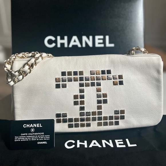 SALE ✨ CHANEL Authentic Vintage White Mosaic CC Calfskin Leather Maxi Flap Bag - Picture 3 of 16